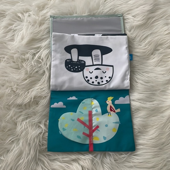 Tummy time high contrast baby book/ mirror - Picture 10 of 10